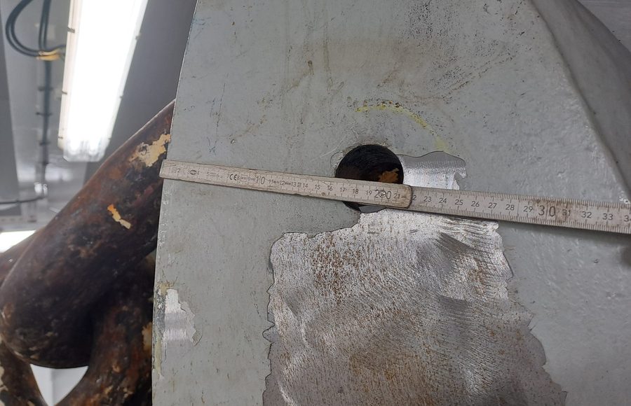Measurement with folding rule on a windlass component during an on-site assessment